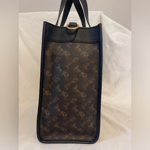 COACH Field Tote In Horse And Carriage Print - Picture 12 of 12
